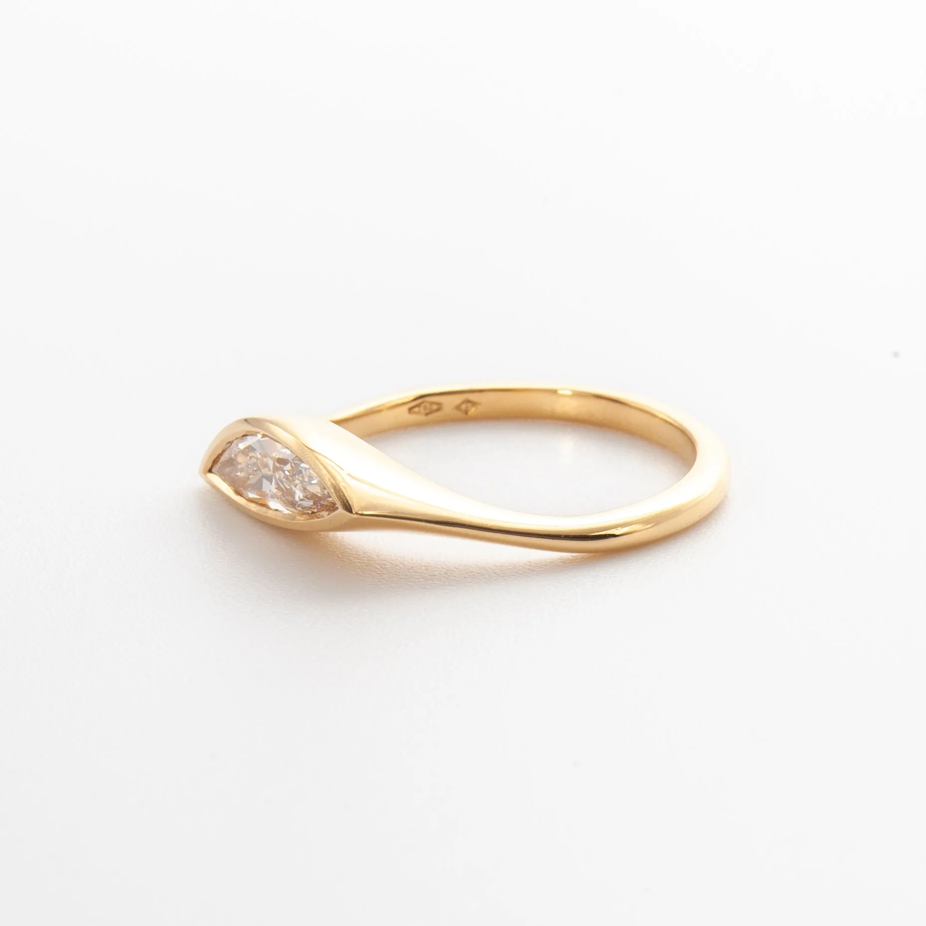 0.91 ct Neve Diamond Signet Ring