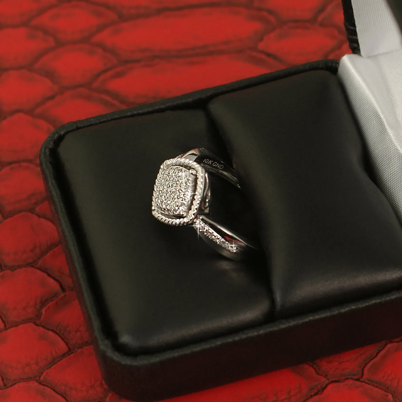 10K White Gold 0.17 Carat Diamond Fashion Ring