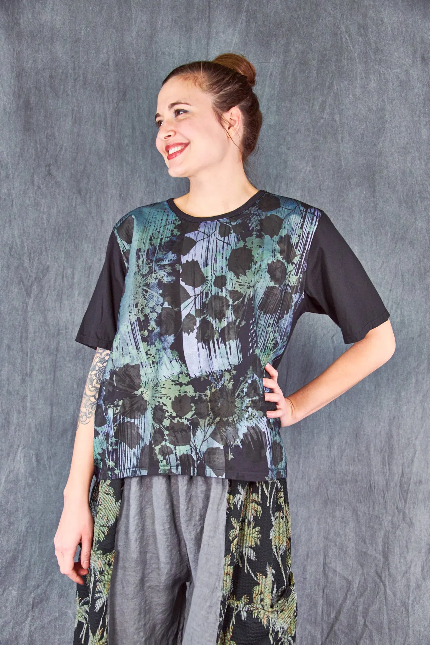 1171 Fiona Tee Blackest-Tropical Silhouette