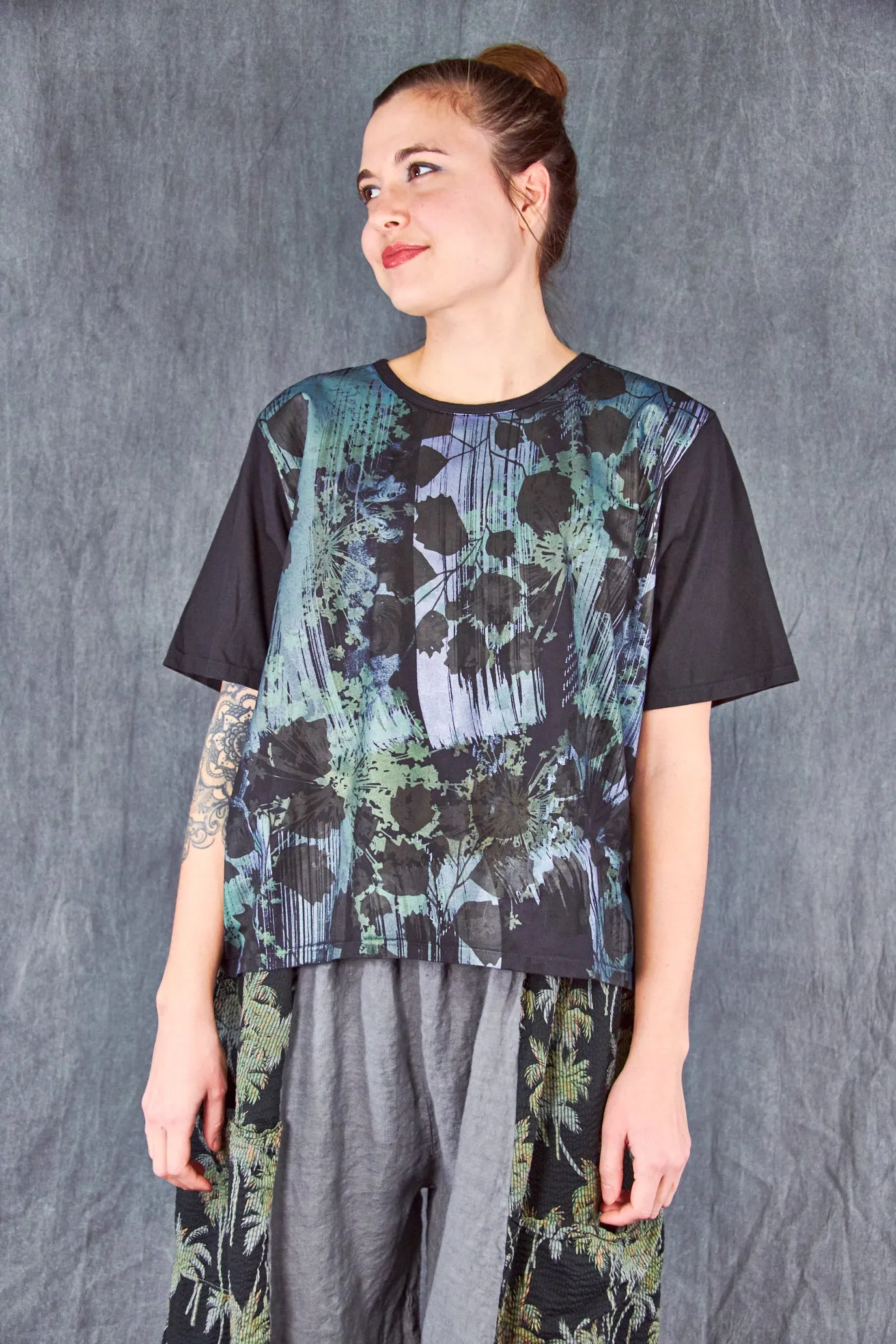 1171 Fiona Tee Blackest-Tropical Silhouette