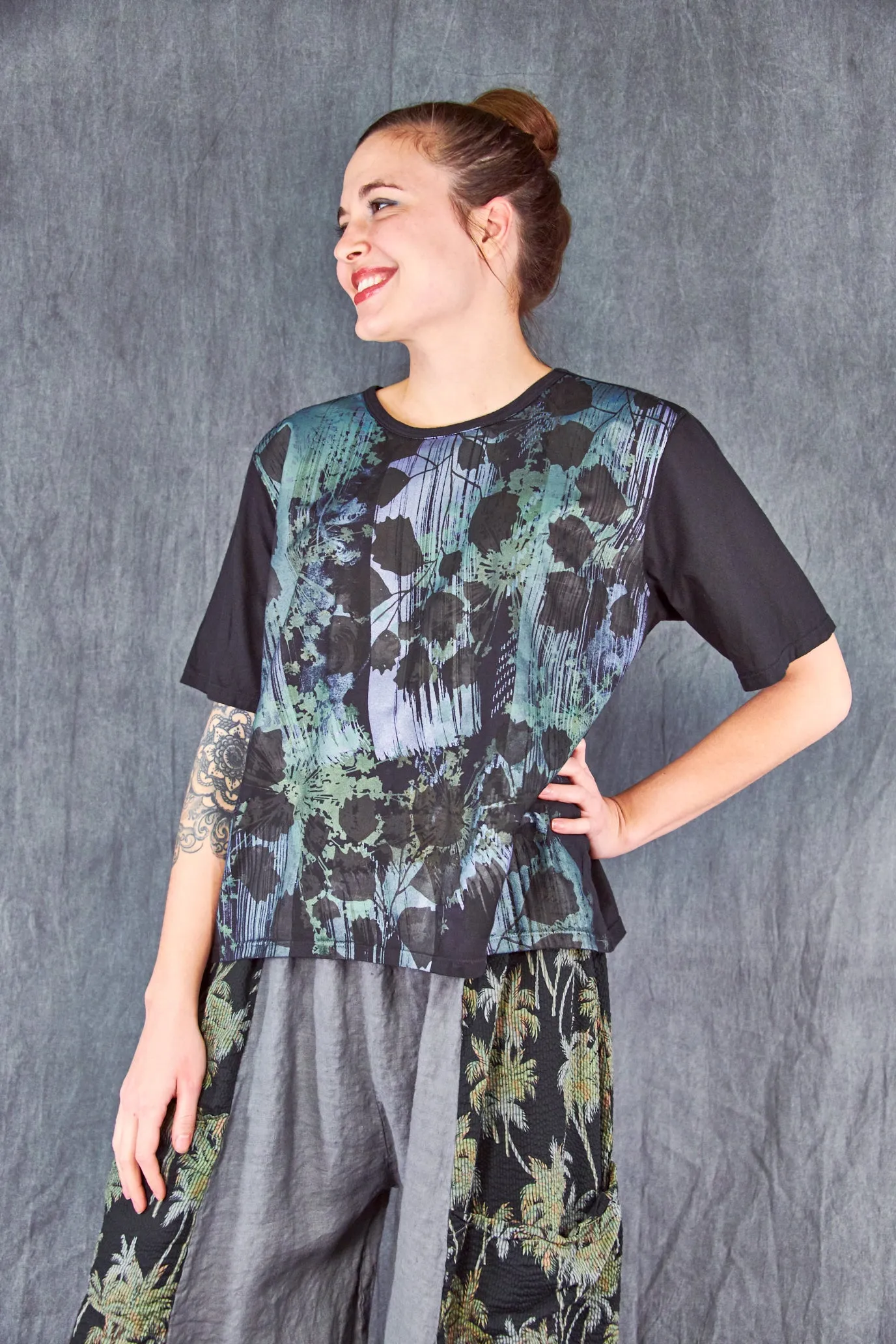 1171 Fiona Tee Blackest-Tropical Silhouette