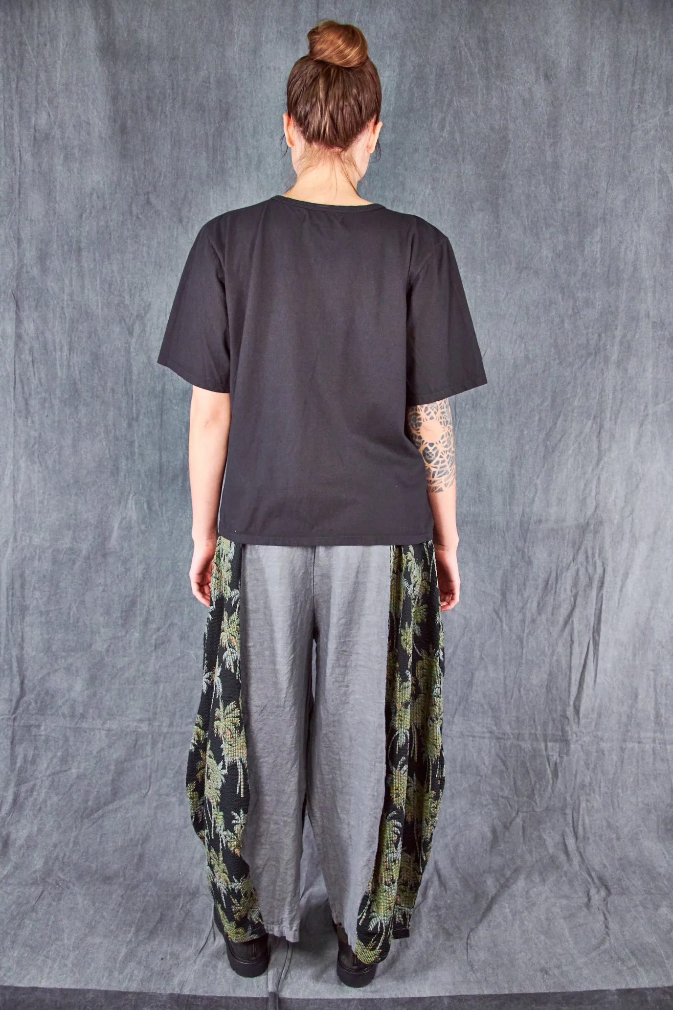 1171 Fiona Tee Blackest-Tropical Silhouette