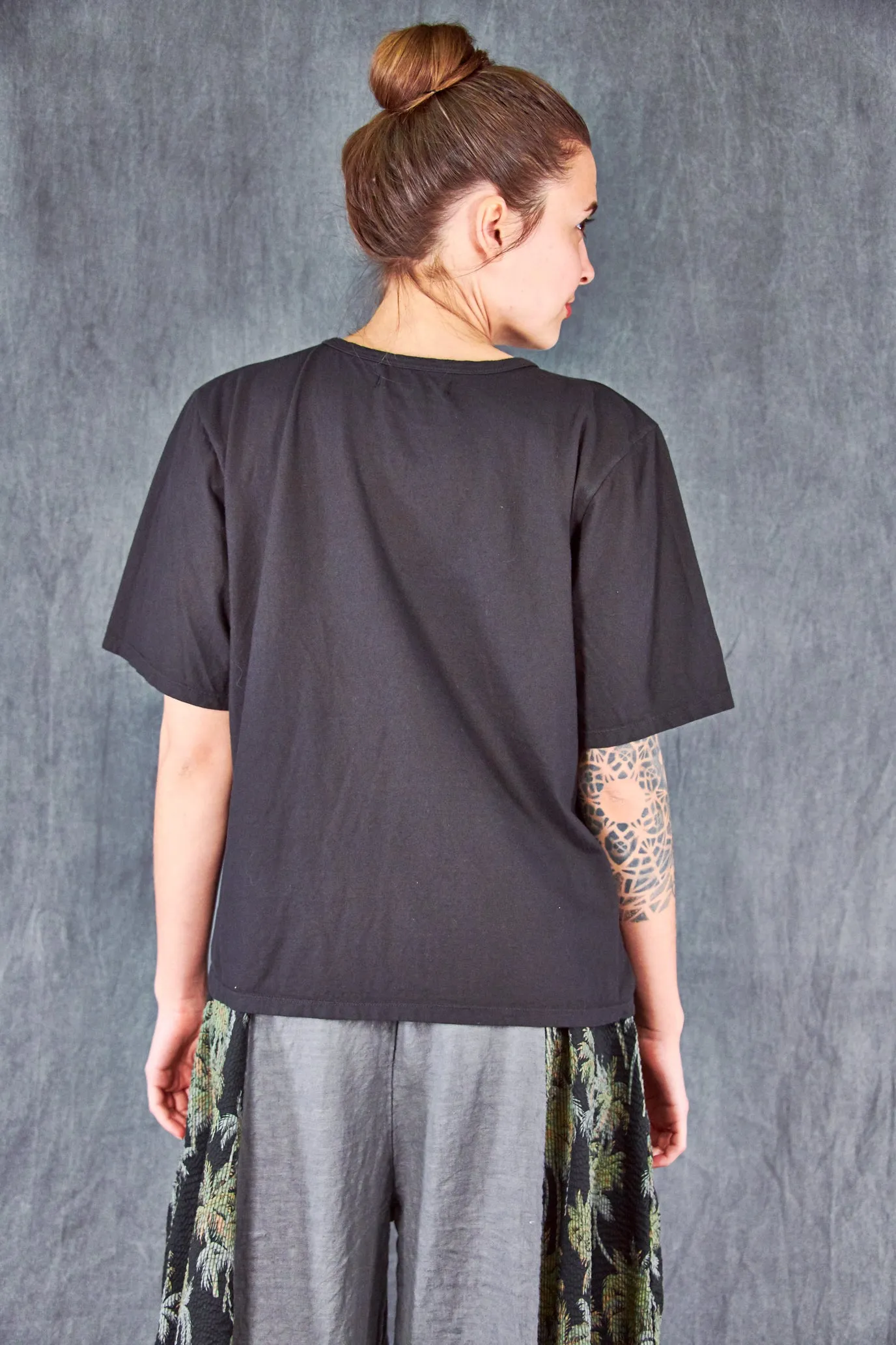 1171 Fiona Tee Blackest-Tropical Silhouette