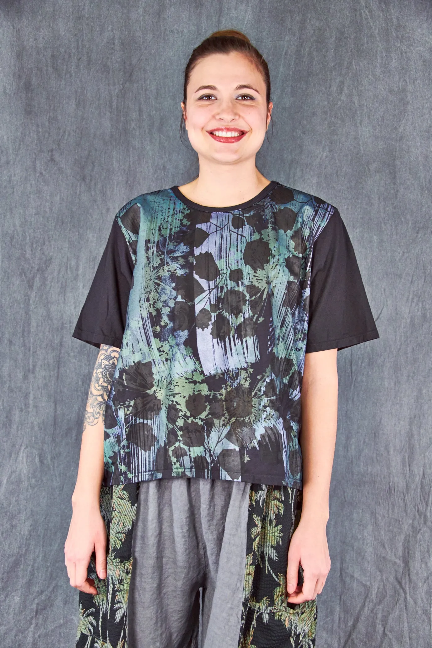 1171 Fiona Tee Blackest-Tropical Silhouette