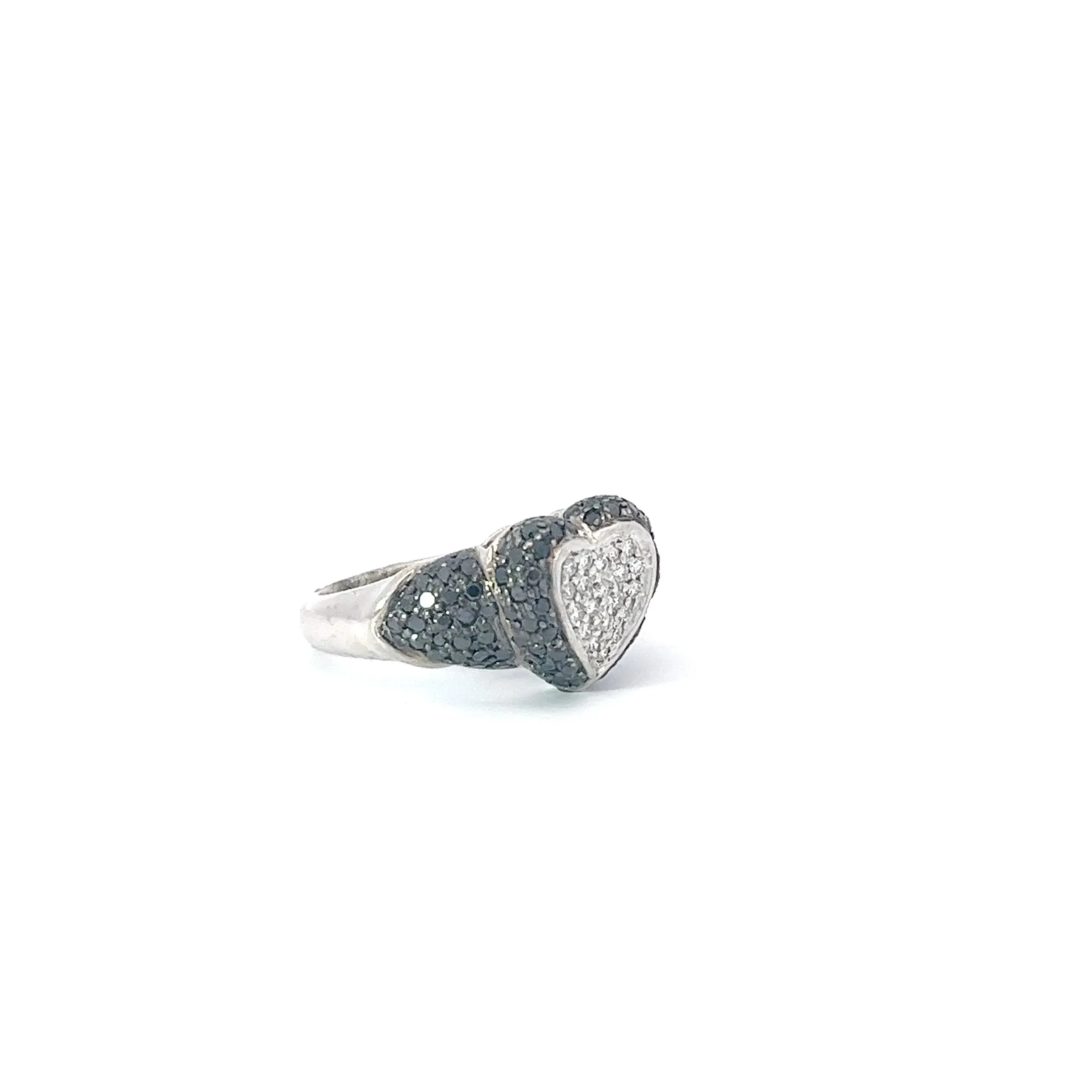 18k White gold 1.20ct Black and white Round diamond Total Weight heart ring