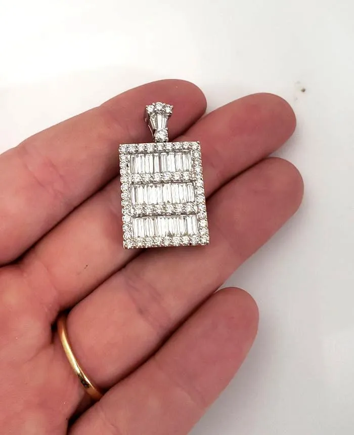 18k White Gold 4.00ct Diamond Baguette Pendant