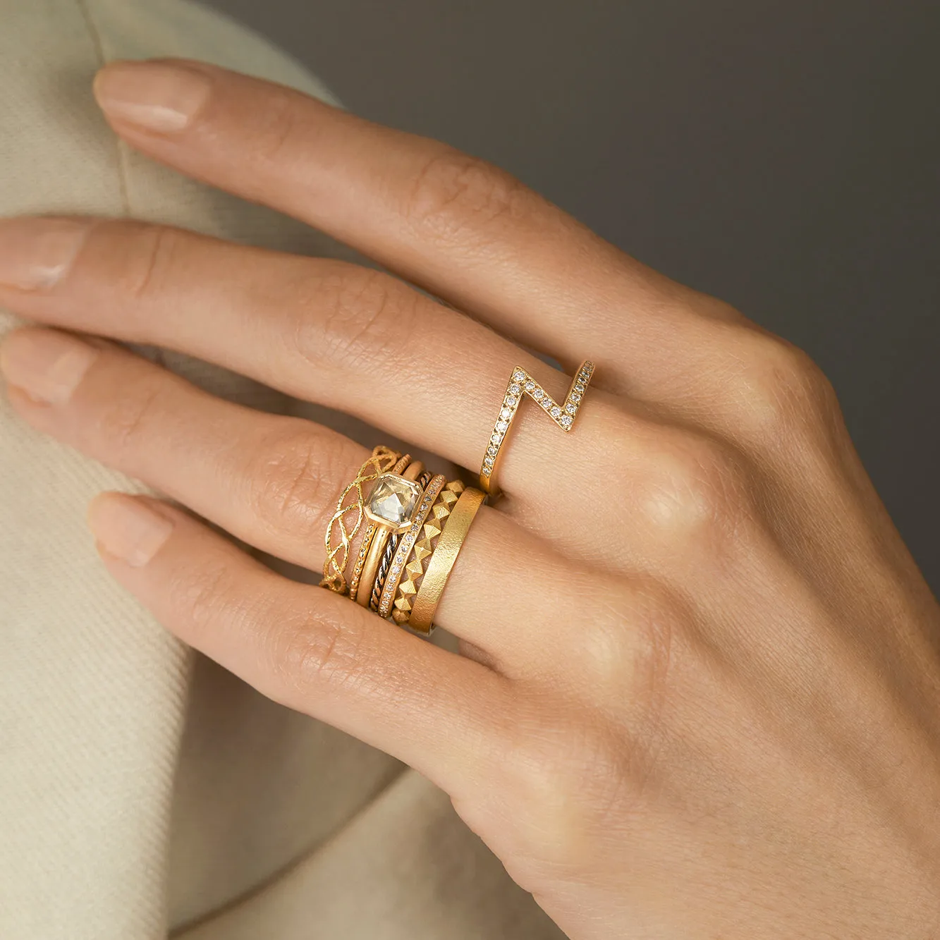 2.75mm Rough-Textured Square Band | R7402