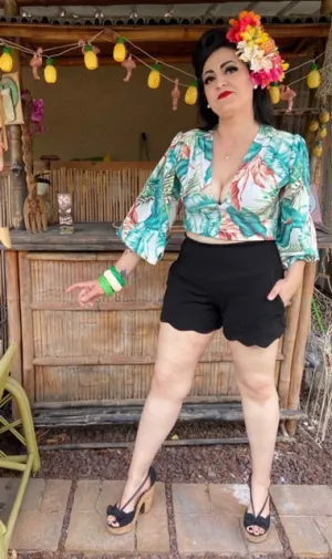 Camila Blouse - Green Tiki Leaves
