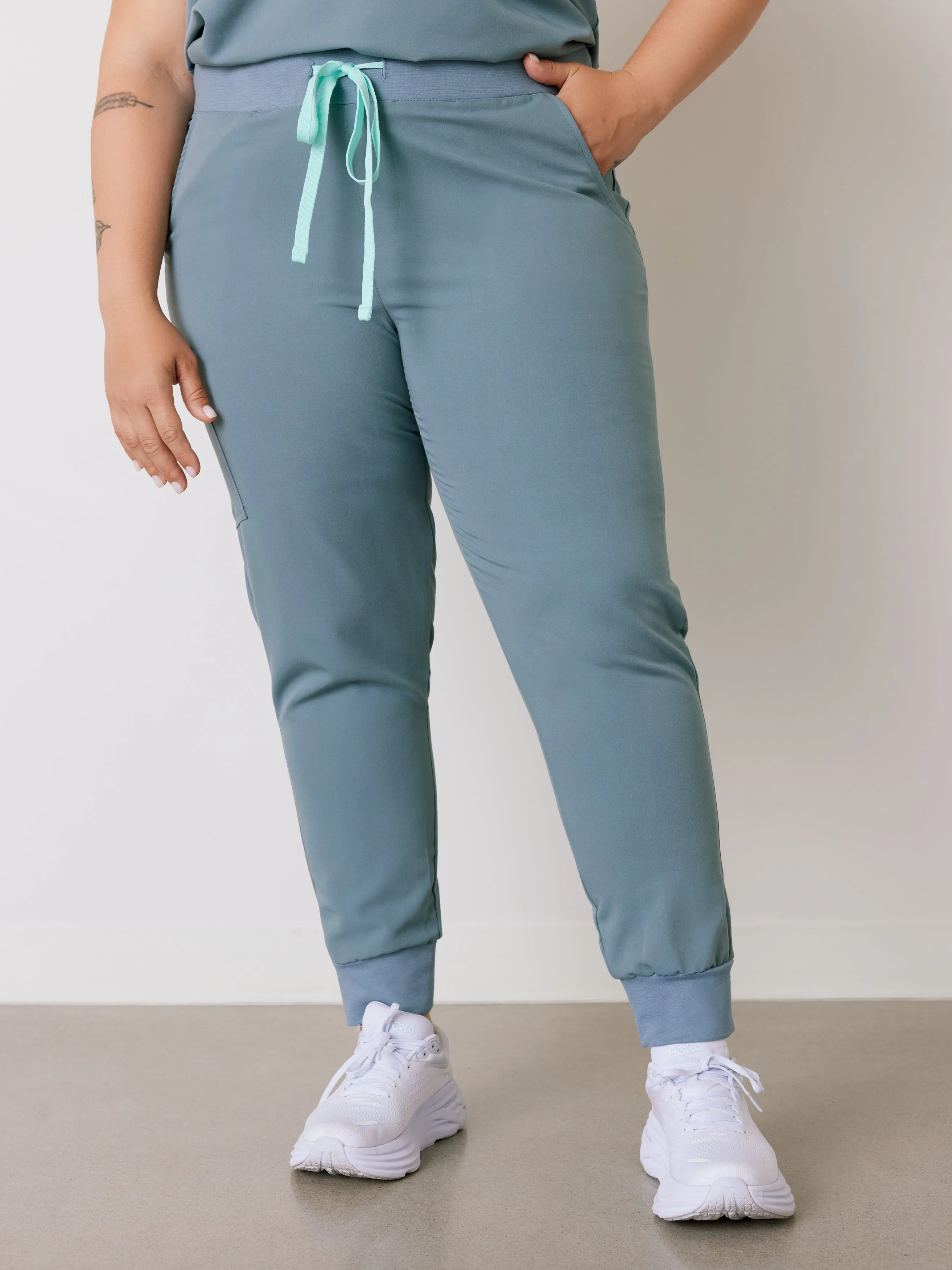DEMI RE-GARDE™ - GRIS OCÉAN - Jogger Scrub Pants - SILVADUR™|| DEMI RE-GARDE™ - GRIS OCÉAN - Pantalon Jogger - SILVADUR™
