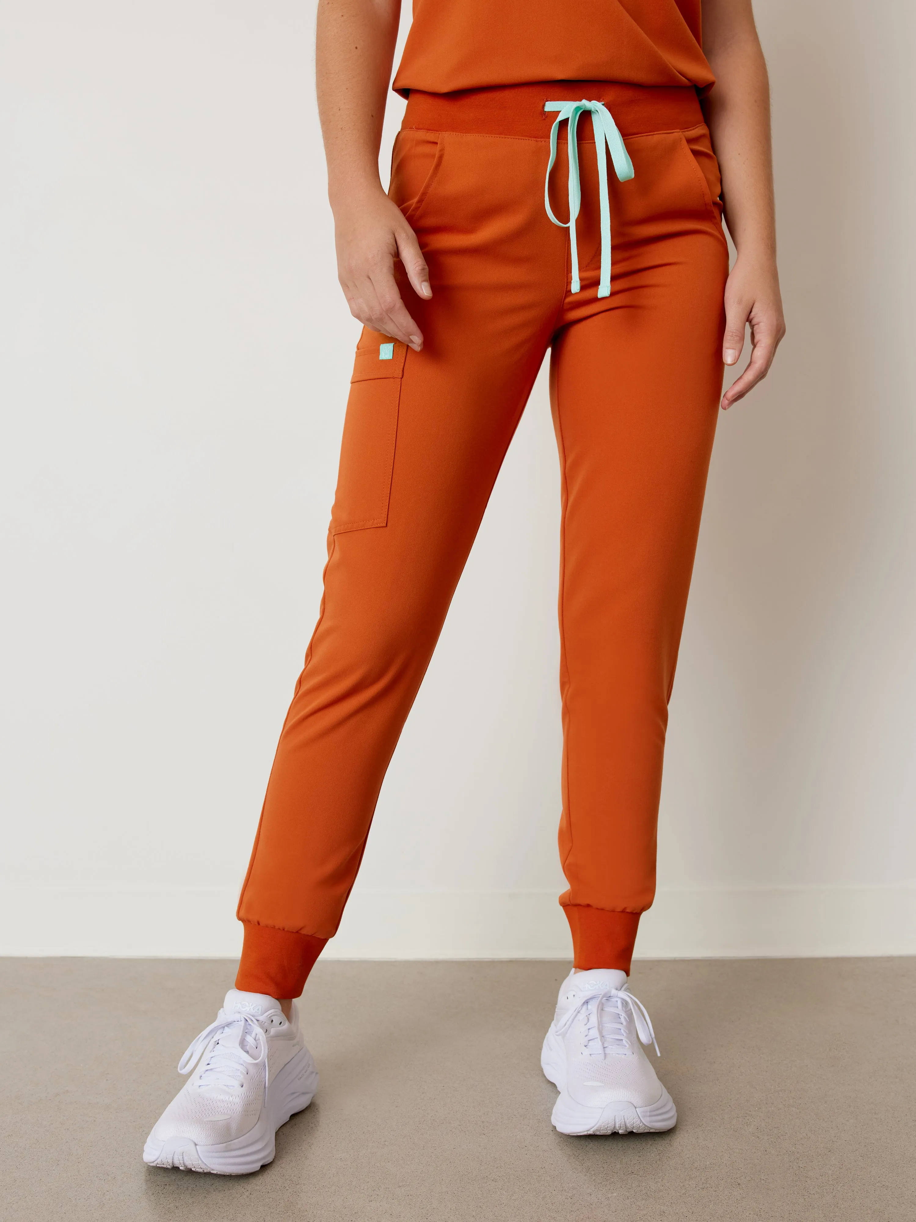DEMI RE-GARDE™ - ROUILLE - Jogger Scrub Pants- SILVADUR™ - FINAL SALE||DEMI RE-GARDE™ - ROUILLE - Pantalon Jogger - SILVADUR™ - VENTE FINALE