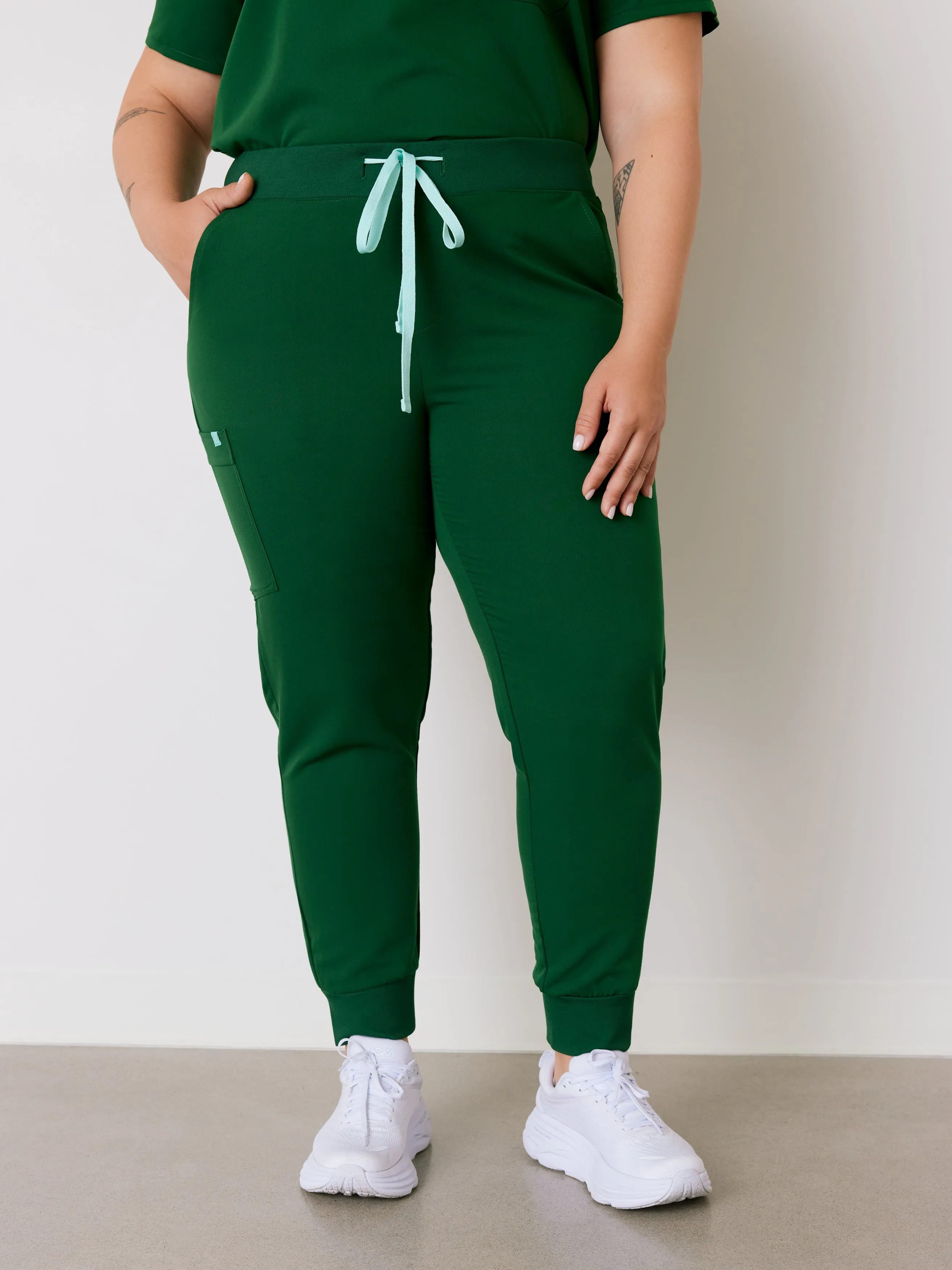 DEMI RE-GARDE™ - VERT EDEN - Jogger Scrub Pants - SILVADUR™|| DEMI RE-GARDE™ - VERT EDEN - Pantalon Jogger - SILVADUR™