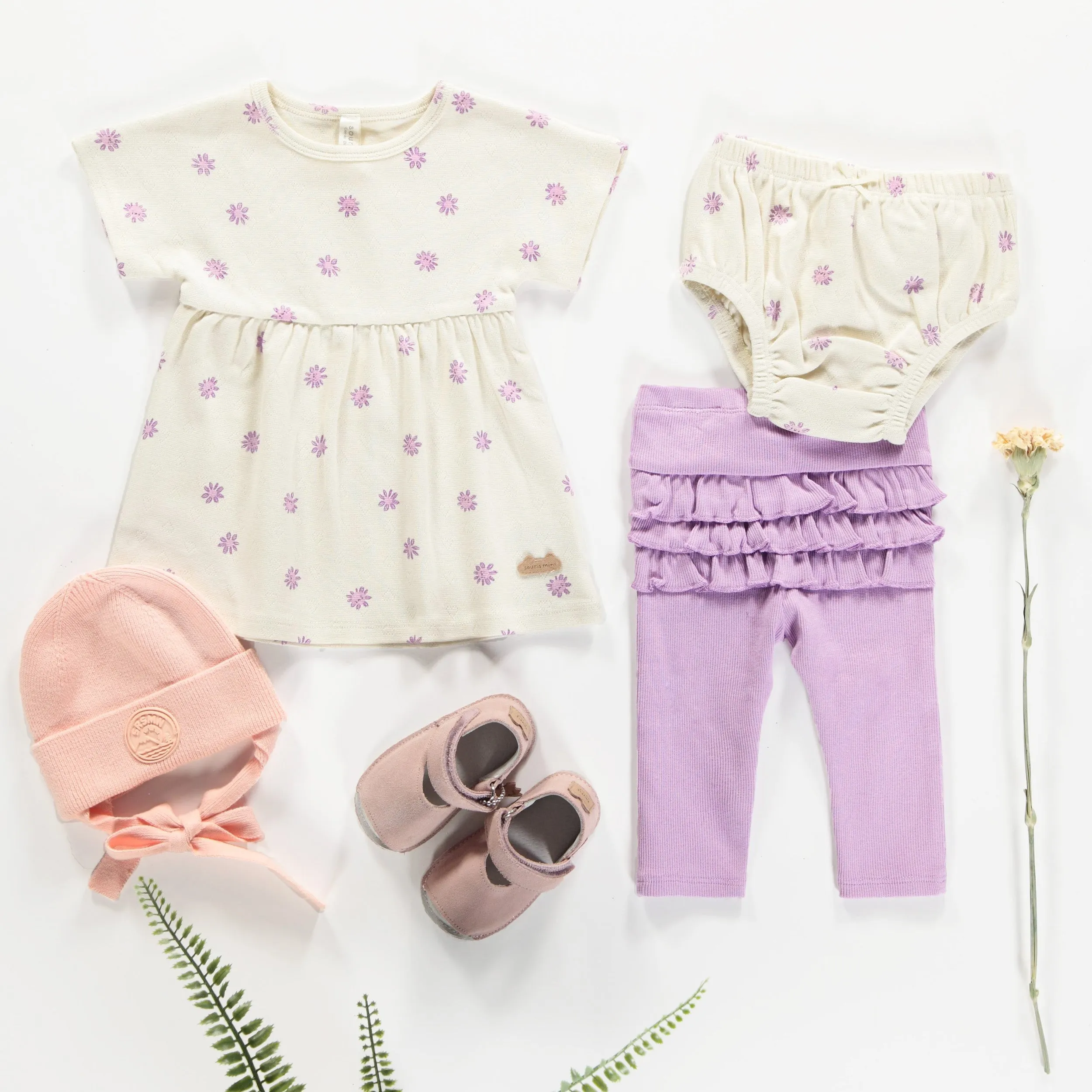 Legging mauve à volants en tricot côtelé biologique, naissance || Purple legging with ruffles in organic ribbed knit, newborn