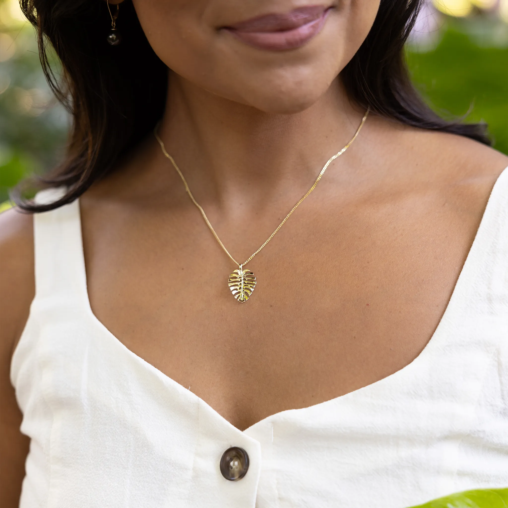 Monstera Pendant in Gold - 20mm