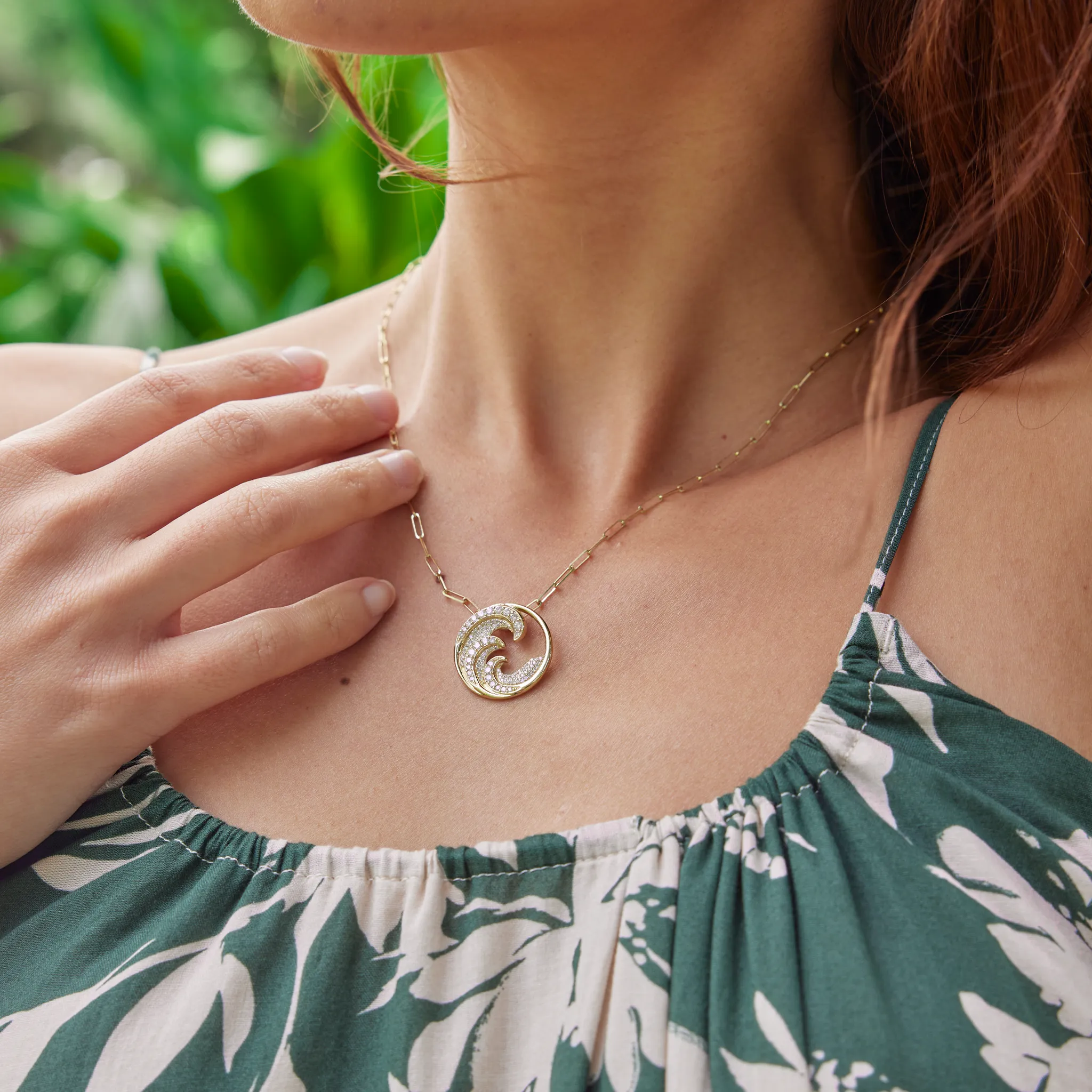 Nalu Pendant in Gold with Diamonds - 22mm