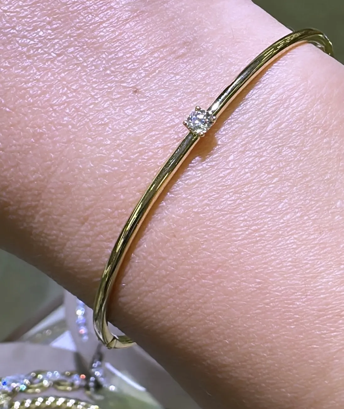 Prong Set Solitaire Round Brilliant-cut Diamond Bangle Bracelet