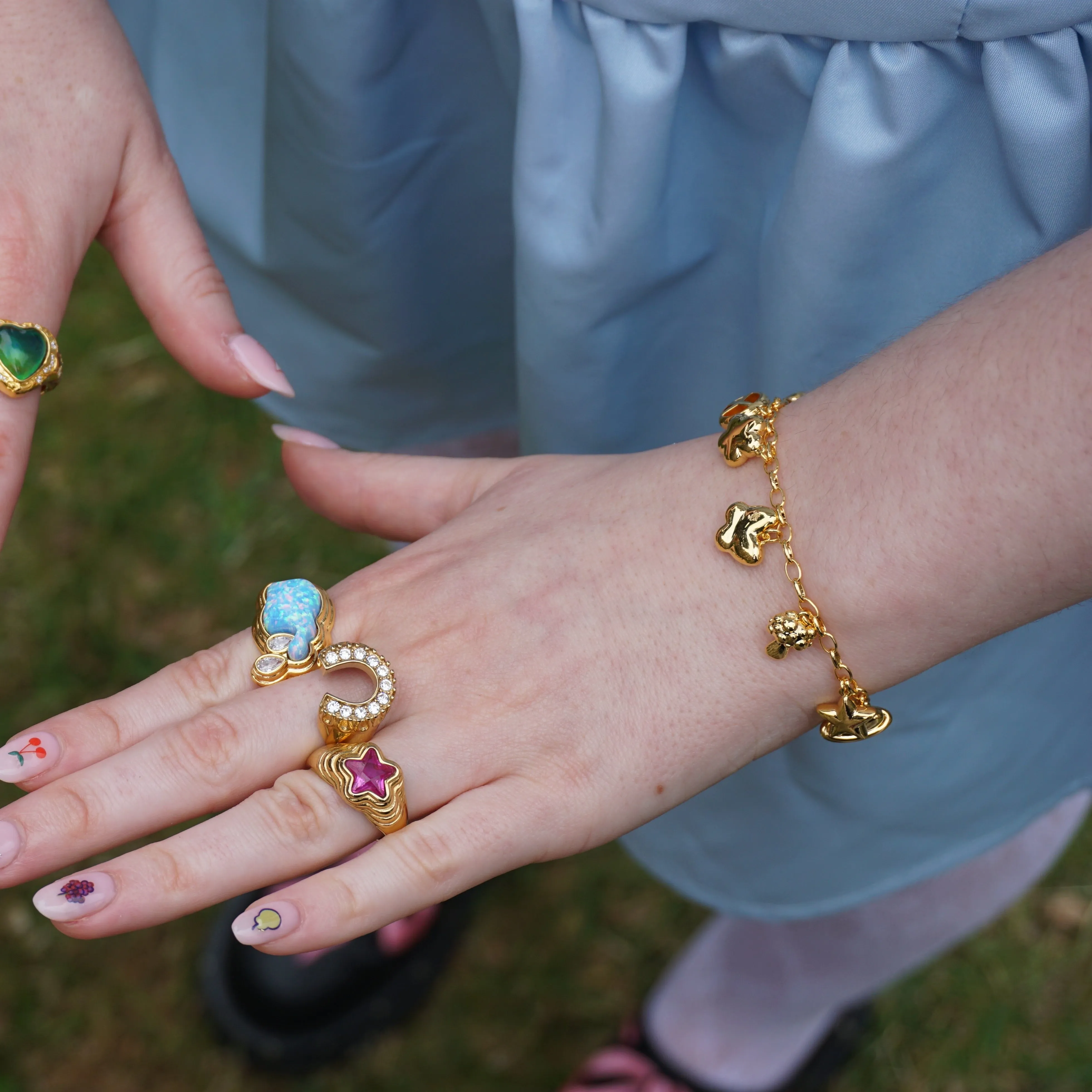 Queen of Charms Bracelet Gold