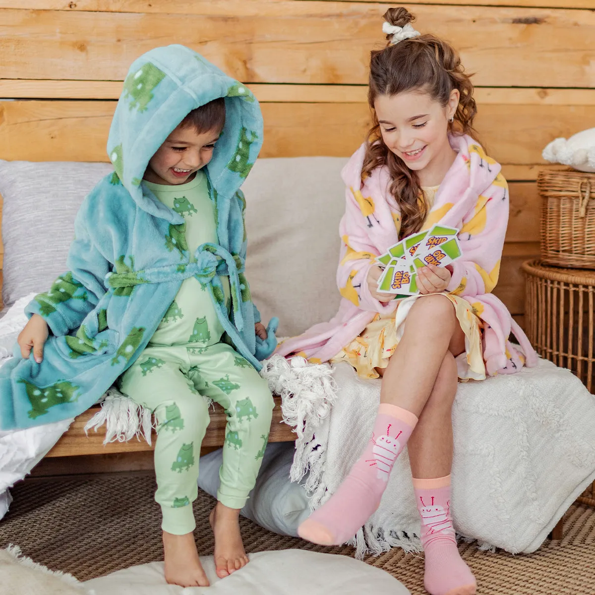 Robe de chambre rose à motifs de canard en peluche, enfant || Pink plush dressing gown with duck pattern, child