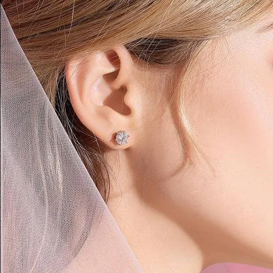 Shiny Diamond Classic Six Prong Earrings