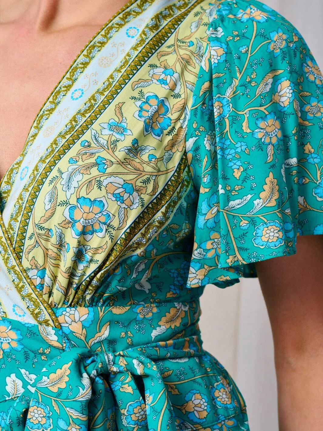 WOMEN'S SHORT SLEEVE SELF TIE MULTI PRINT WRAP MAXI DRESS